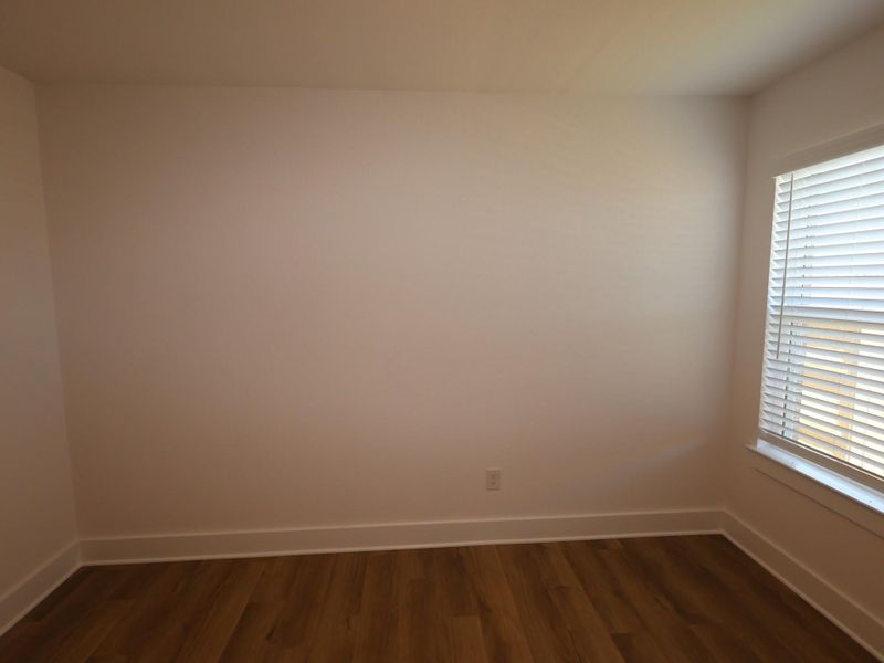 Spacious, unfurnished interior of a new home in Hallimore Ranch, Rosenberg (Image 19).