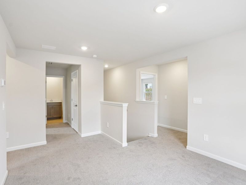 Spacious, unfurnished interior of a new home in Hawthorne Station, College Park (Image 15).