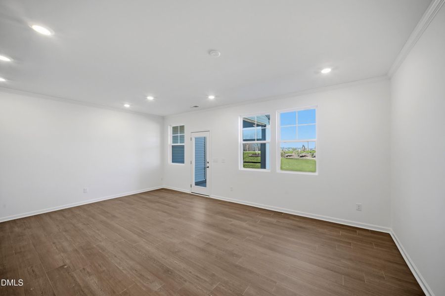 SUN_Everlee_Pic_CarsonII_QMI_227_Dining_ SUN_Everlee_Pic_CarsonII_QMI_227_Dining_