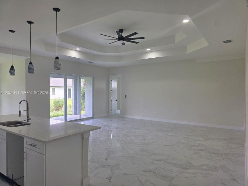 Spacious, unfurnished interior of a new home in , Fort Myers (Image 19).
