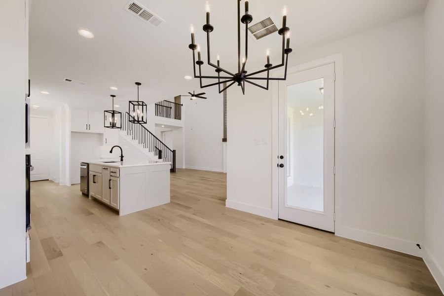 1636 Corrnwall - Dining Area