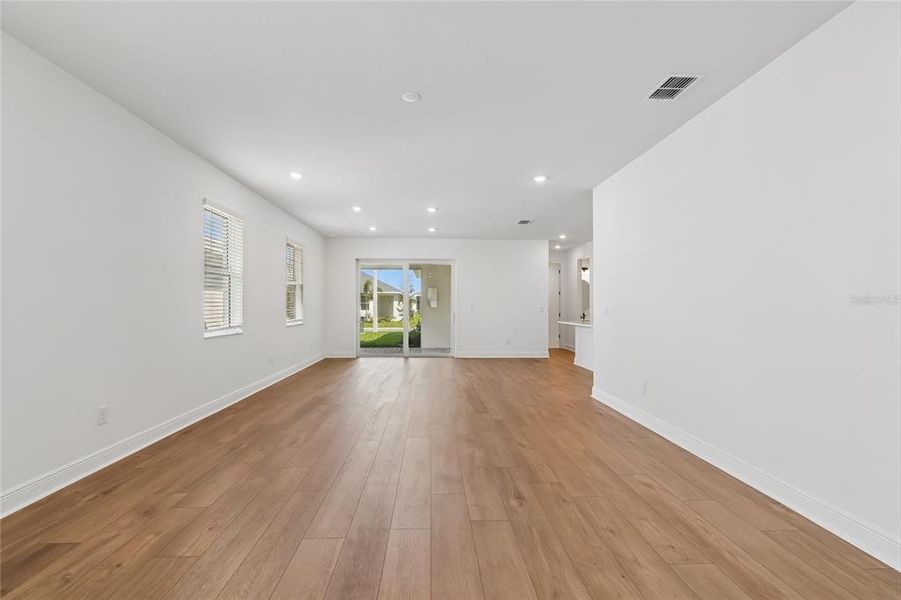 Spacious, unfurnished interior of a new home in SeaFlower, Bradenton (Image 14).