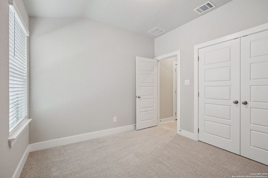 Spacious, unfurnished interior of a new home in Comanche Ridge, San Antonio (Image 35).