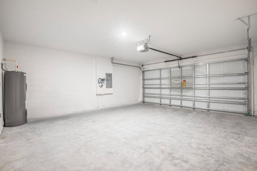 Spacious, unfurnished interior of a new home in Palm Bay, Palm Bay (Image 35).