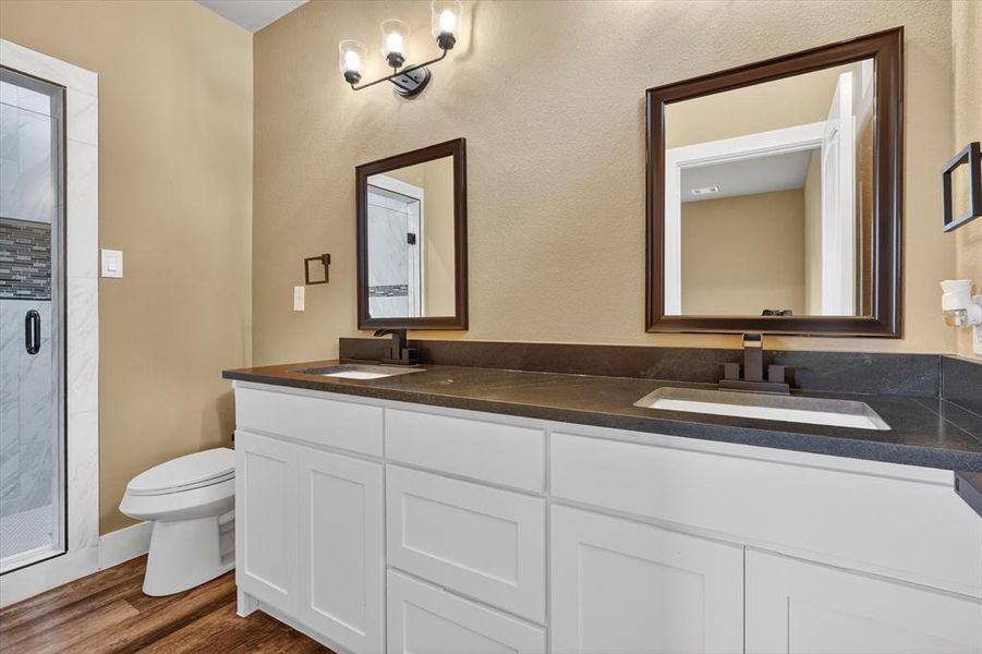 Furnished interior view inside a new home in , Waxahachie (Image 7).