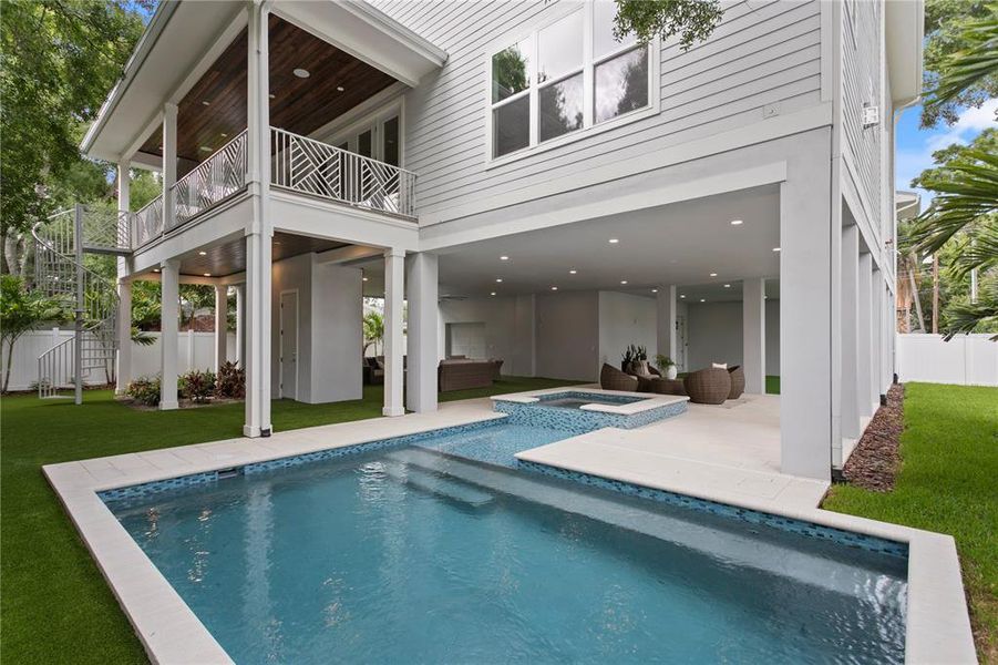 Exterior details and patio area of a home in , Tampa (Image 20).
