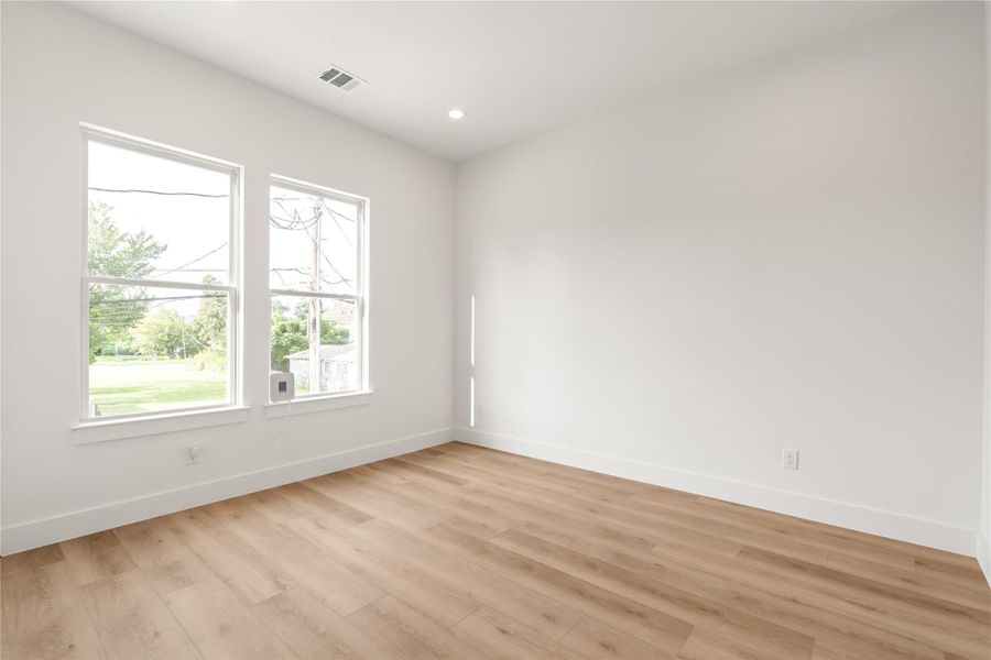 Plenty of natural light and an open floor plan give this room real versatility, whether it becomes a bedroom, a nursery, or a home office. It's the kind of space that adapts to whatever stage of life you're in.