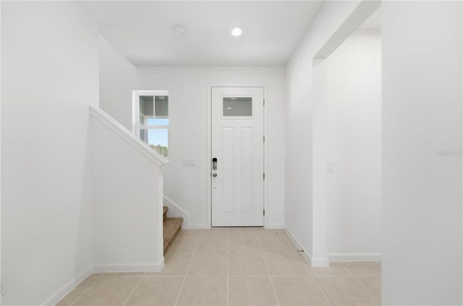 Spacious, unfurnished interior of a new home in Rainwood, Clermont (Image 17).