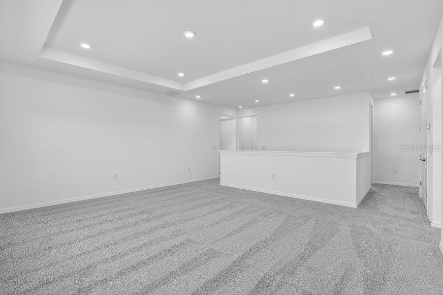 Spacious, unfurnished interior of a new home in Ardisia Park, New Smyrna Beach (Image 39).