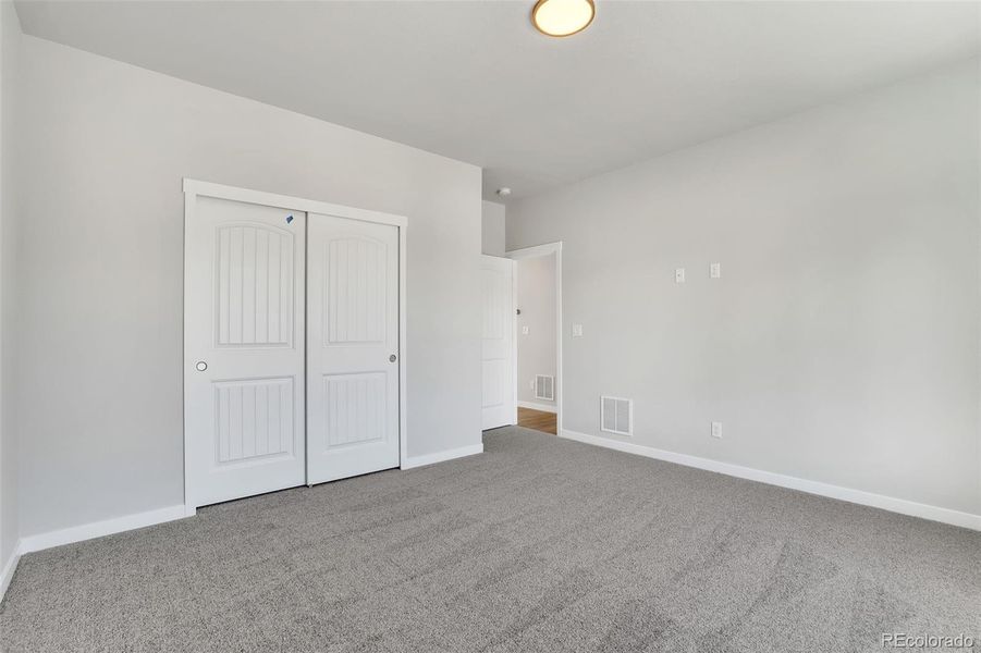 Spacious, unfurnished interior of a new home in , Monument (Image 12).