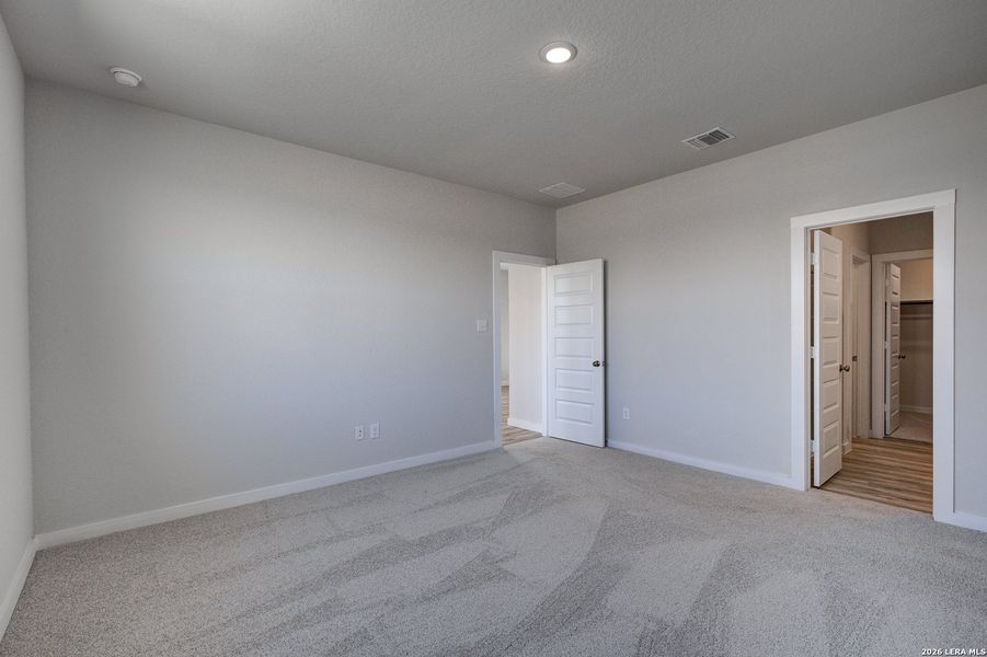 Spacious, unfurnished interior of a new home in Park Place, New Braunfels (Image 18).