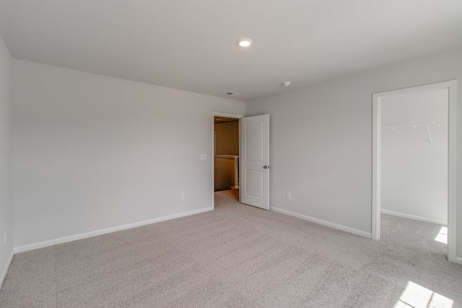 Spacious, unfurnished interior of a new home in Bluefield, Lexington (Image 40).