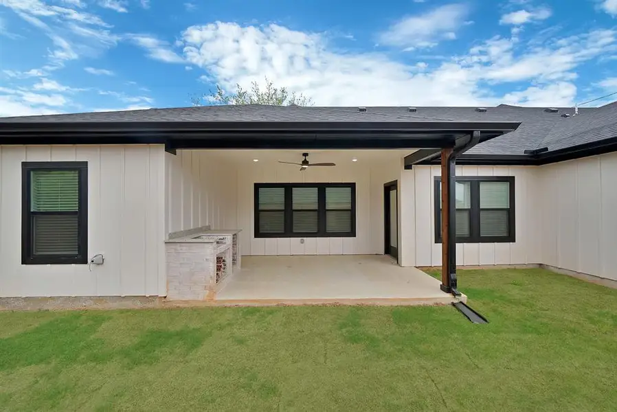 Exterior details and patio area of a home in , Decatur (Image 26).