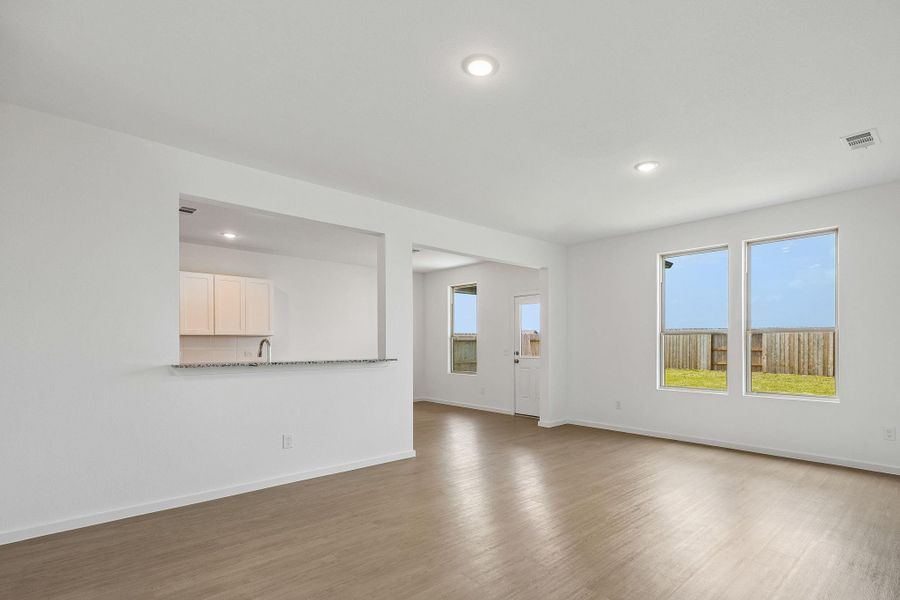 Spacious, unfurnished interior of a new home in River Ranch, Dayton (Image 20).