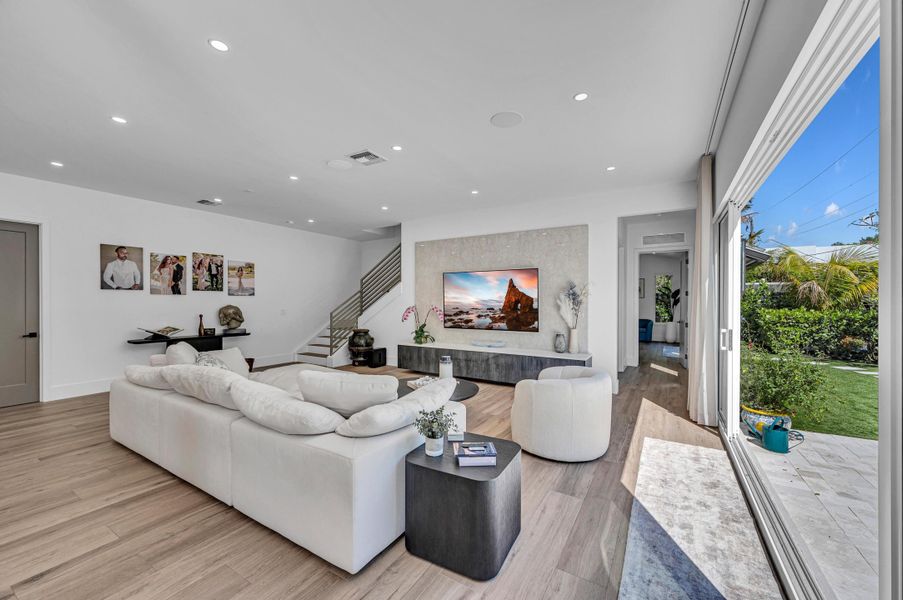 618 NE 15th AVE-32