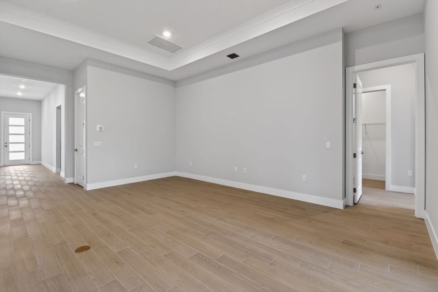 Spacious, unfurnished interior of a new home in Greyhawk Landing, Lake Worth (Image 39).