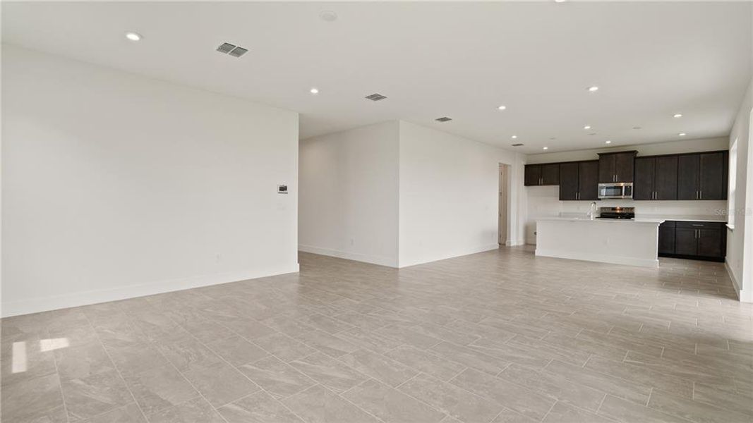 Spacious, unfurnished interior of a new home in Trailside, Mount Dora (Image 30).
