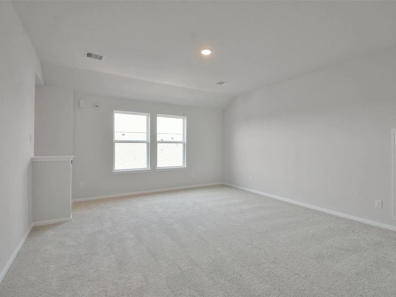 Spacious, unfurnished interior of a new home in River Ranch Meadows, Dayton (Image 29).