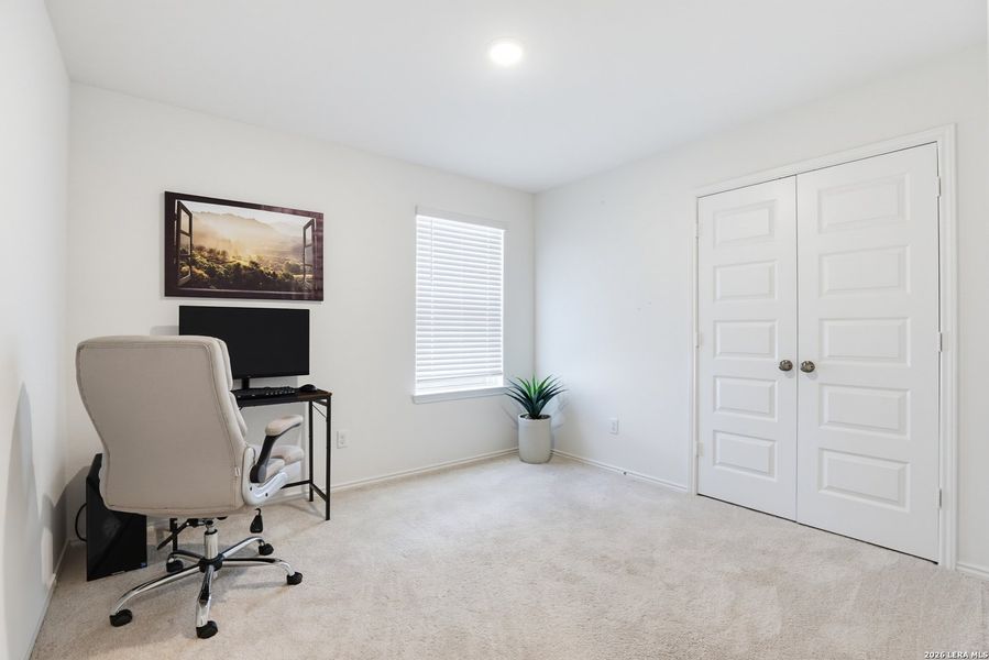 Furnished interior view inside a new home in Cinco Lakes, San Antonio (Image 17).