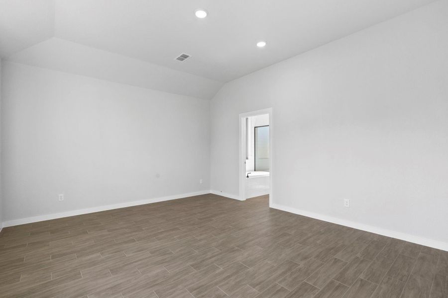 Spacious, unfurnished interior of a new home in Harvest Green - Final Opportunities, Richmond (Image 9). Spacious, unfurnished interior of a new home in Harvest Green - Final Opportunities, Richmond (Image 9).