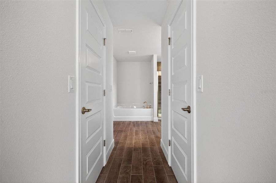 Spacious, unfurnished interior of a new home in Hill Country Estates, Dade City (Image 54).