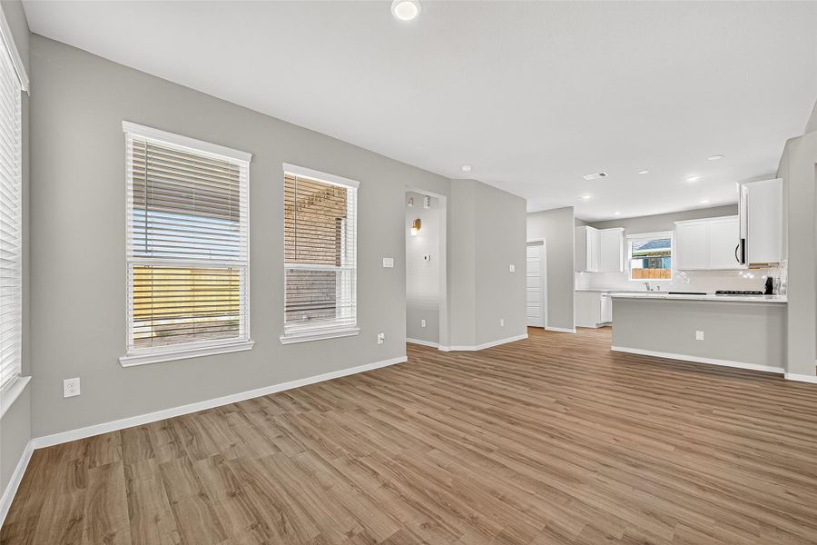 Spacious, unfurnished interior of a new home in Sunterra, Katy (Image 34). Spacious, unfurnished interior of a new home in Sunterra, Katy (Image 34).