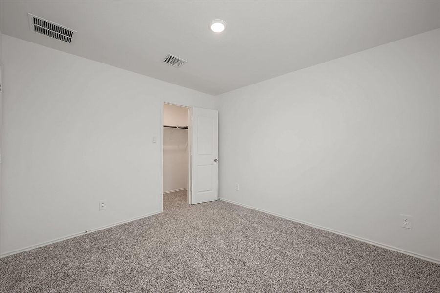 Spacious, unfurnished interior of a new home in Breckenridge Forest, Spring (Image 45).