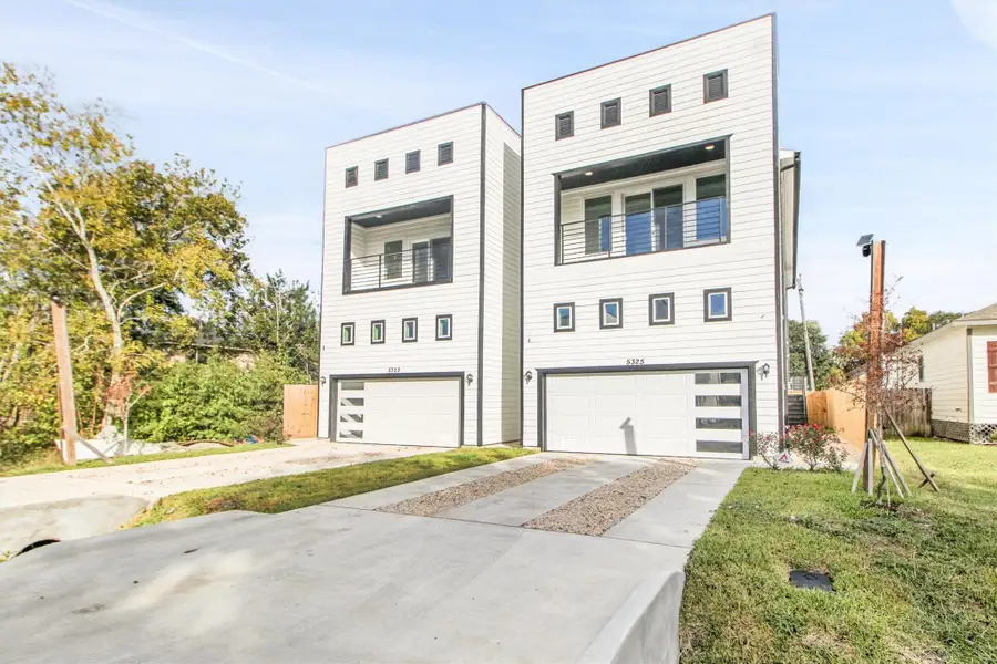 Front exterior of a new home in , Houston, TX, highlighting curb appeal (Image 1). Front exterior of a new home in , Houston, TX, highlighting curb appeal (Image 1).