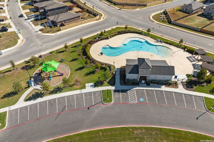 Community amenities in Cinco Lakes, San Antonio (Image 20).
