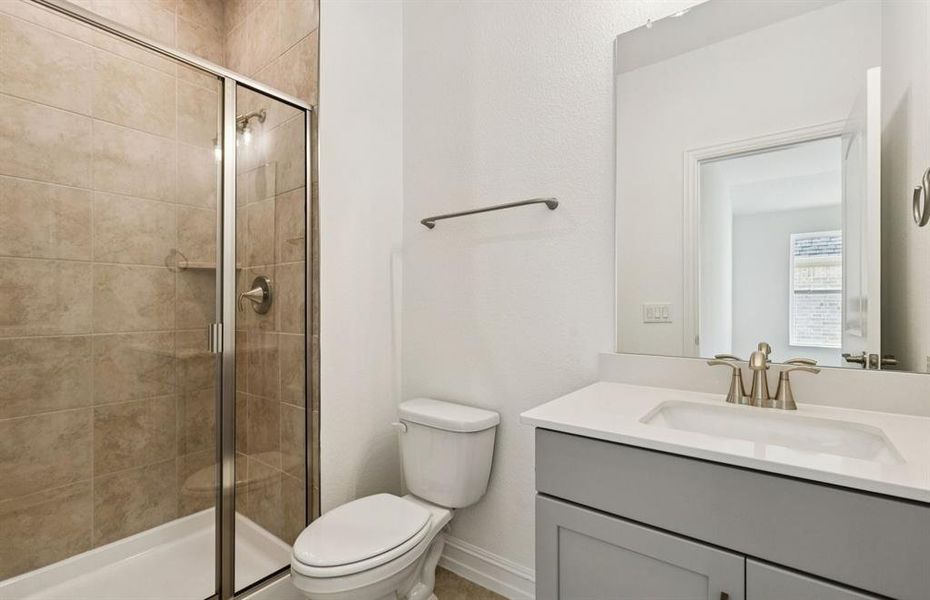 Secondary bathroom with spacious shower Secondary bathroom with spacious shower