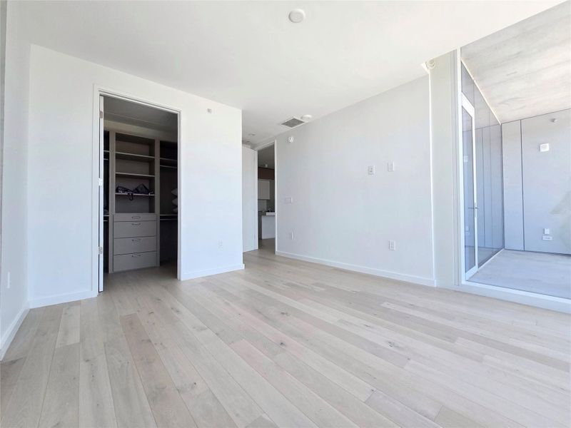 Spacious, unfurnished interior of a new home in , Austin (Image 18).