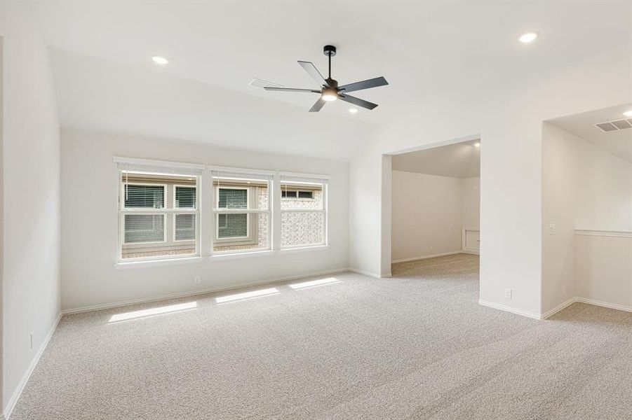 Spacious, unfurnished interior of a new home in Glenwood Meadows, Denton (Image 38).