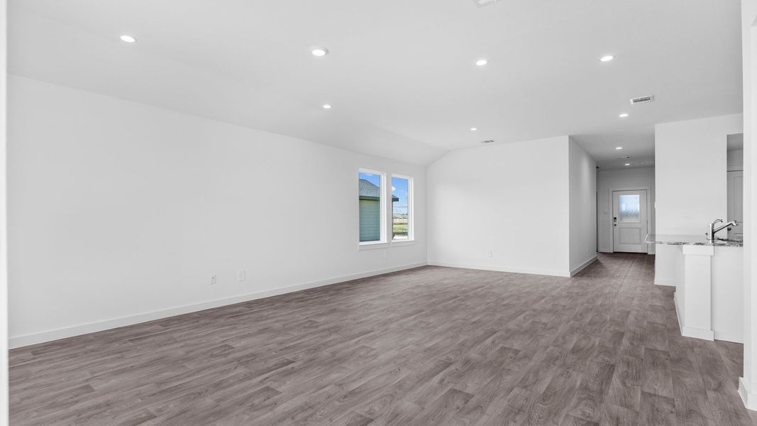 Spacious, unfurnished interior of a new home in Tamarron, Fulshear (Image 26).