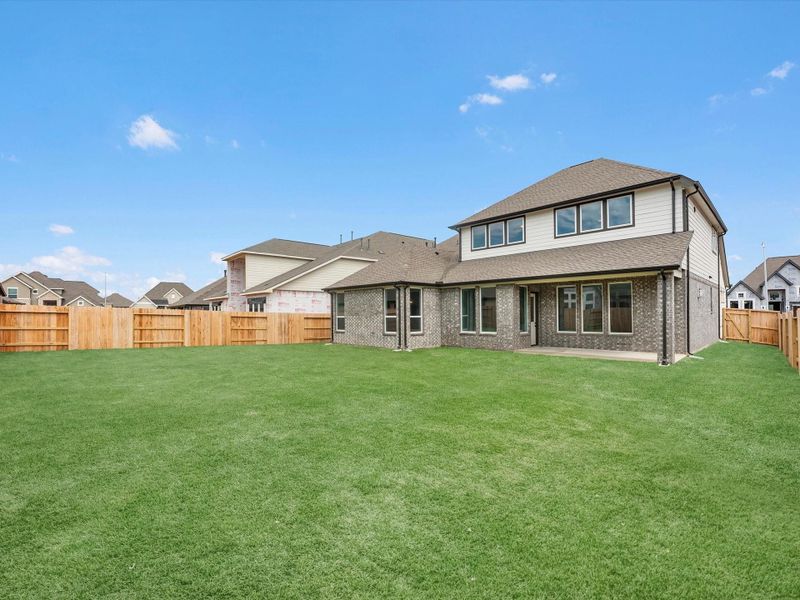 Exterior details and patio area of a home in Wildrye, Waller (Image 4).