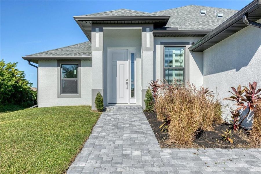 Exterior details and patio area of a home in , Port Charlotte (Image 26).