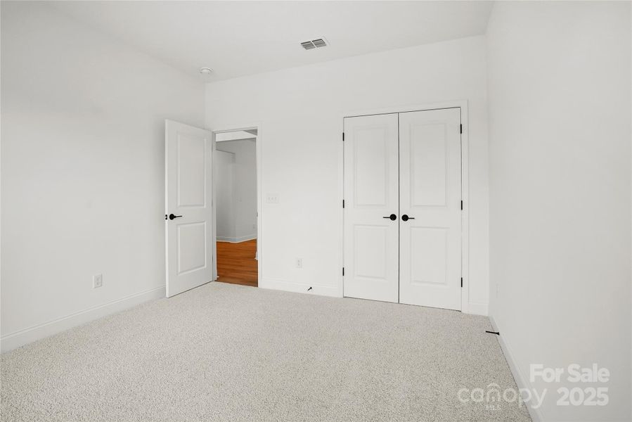 Spacious, unfurnished interior of a new home in Forest Creek, Waxhaw (Image 21).