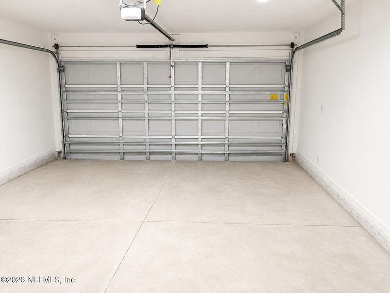Spacious, unfurnished interior of a new home in , Jacksonville (Image 16).