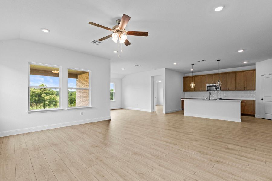 Spacious, unfurnished interior of a new home in Riverview, Georgetown (Image 29).
