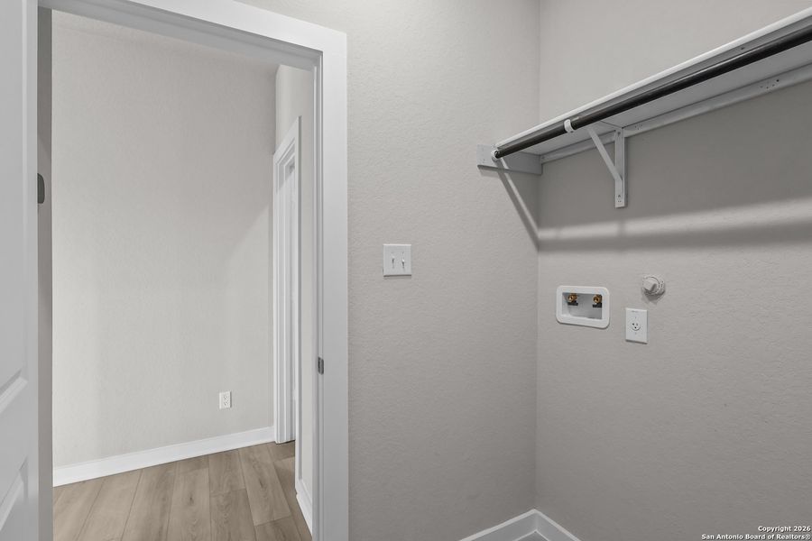 Spacious, unfurnished interior of a new home in Garden Grove, Schertz (Image 16).