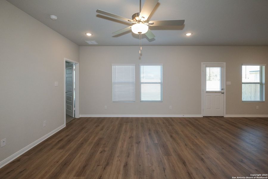 Spacious, unfurnished interior of a new home in Paloma Park, Converse (Image 15).