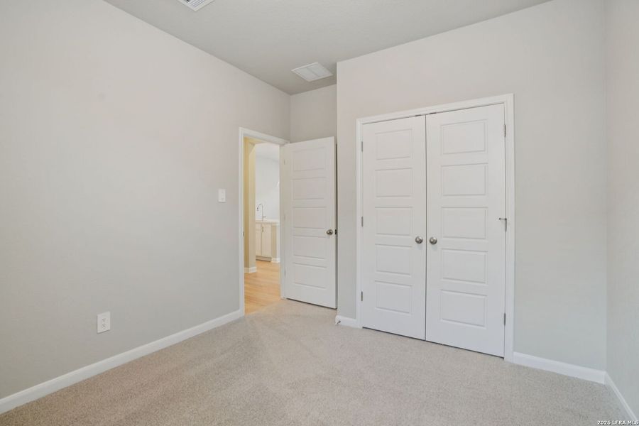 Spacious, unfurnished interior of a new home in Sagebrooke - Premier Series, San Antonio (Image 13).