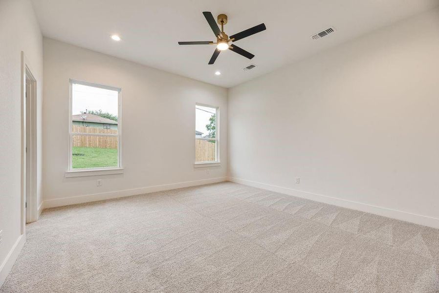 Spacious, unfurnished interior of a new home in , Dallas (Image 25).