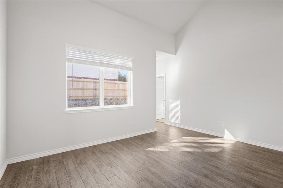 Spacious, unfurnished interior of a new home in Sycamore Landing, Fort Worth (Image 22).