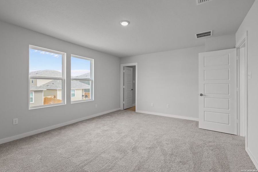 Spacious, unfurnished interior of a new home in Park Place, New Braunfels (Image 27).