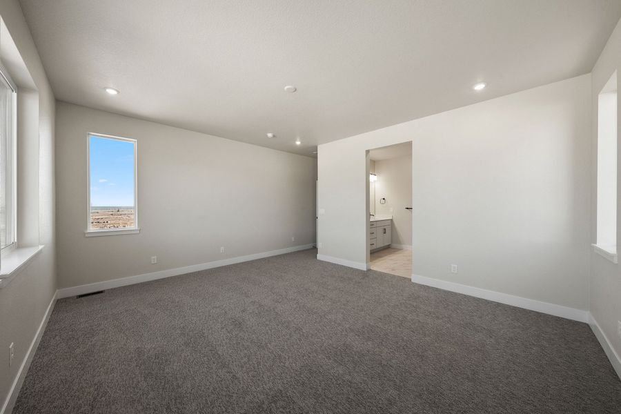 Spacious, unfurnished interior of a new home in Trumark Homes at Sterling Ranch, Littleton (Image 29).
