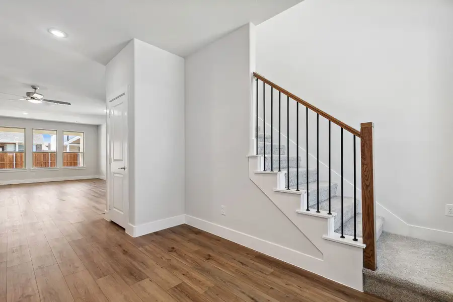Spacious, unfurnished interior of a new home in Dove Hollow, Waxahachie (Image 32). Spacious, unfurnished interior of a new home in Dove Hollow, Waxahachie (Image 32).