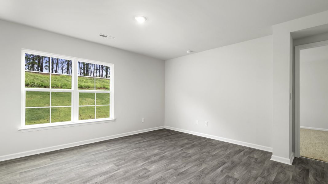 Spacious, unfurnished interior of a new home in Quail Haven, Winston-Salem (Image 18).