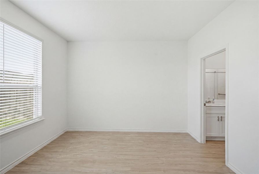 Spacious, unfurnished interior of a new home in Mavera, Conroe (Image 17).