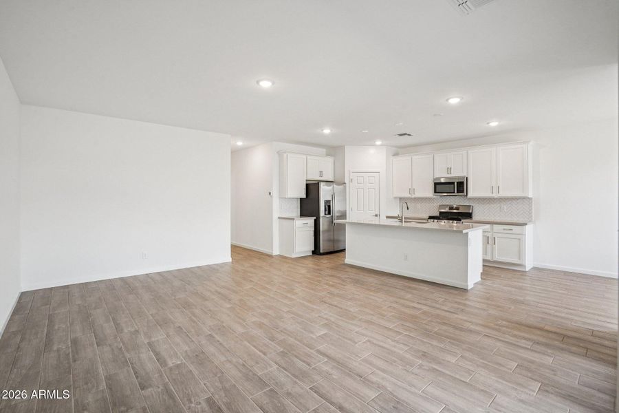 9-web-or-mls-W Kenner Dr-S1004-009