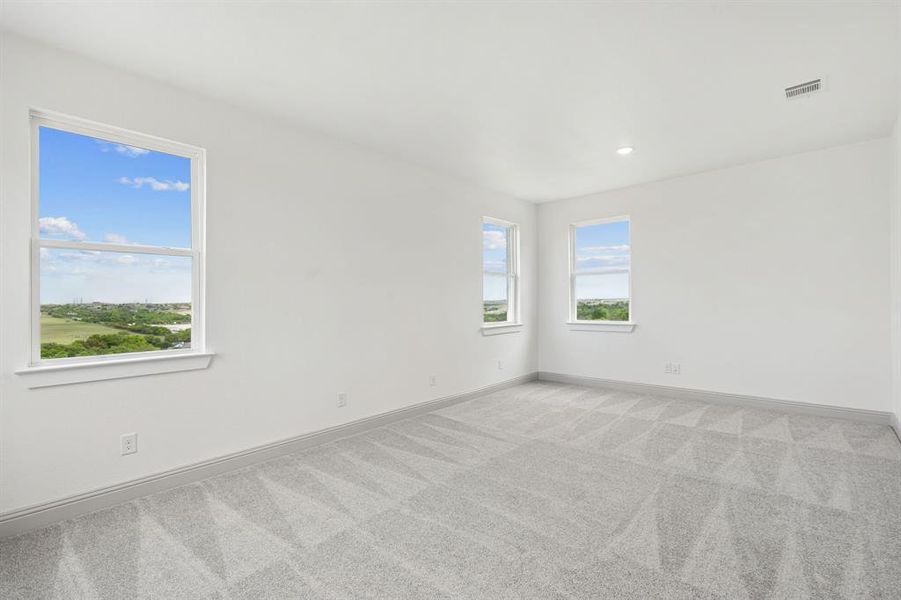 Spacious, unfurnished interior of a new home in Hills of Lake Country, Fort Worth (Image 20).